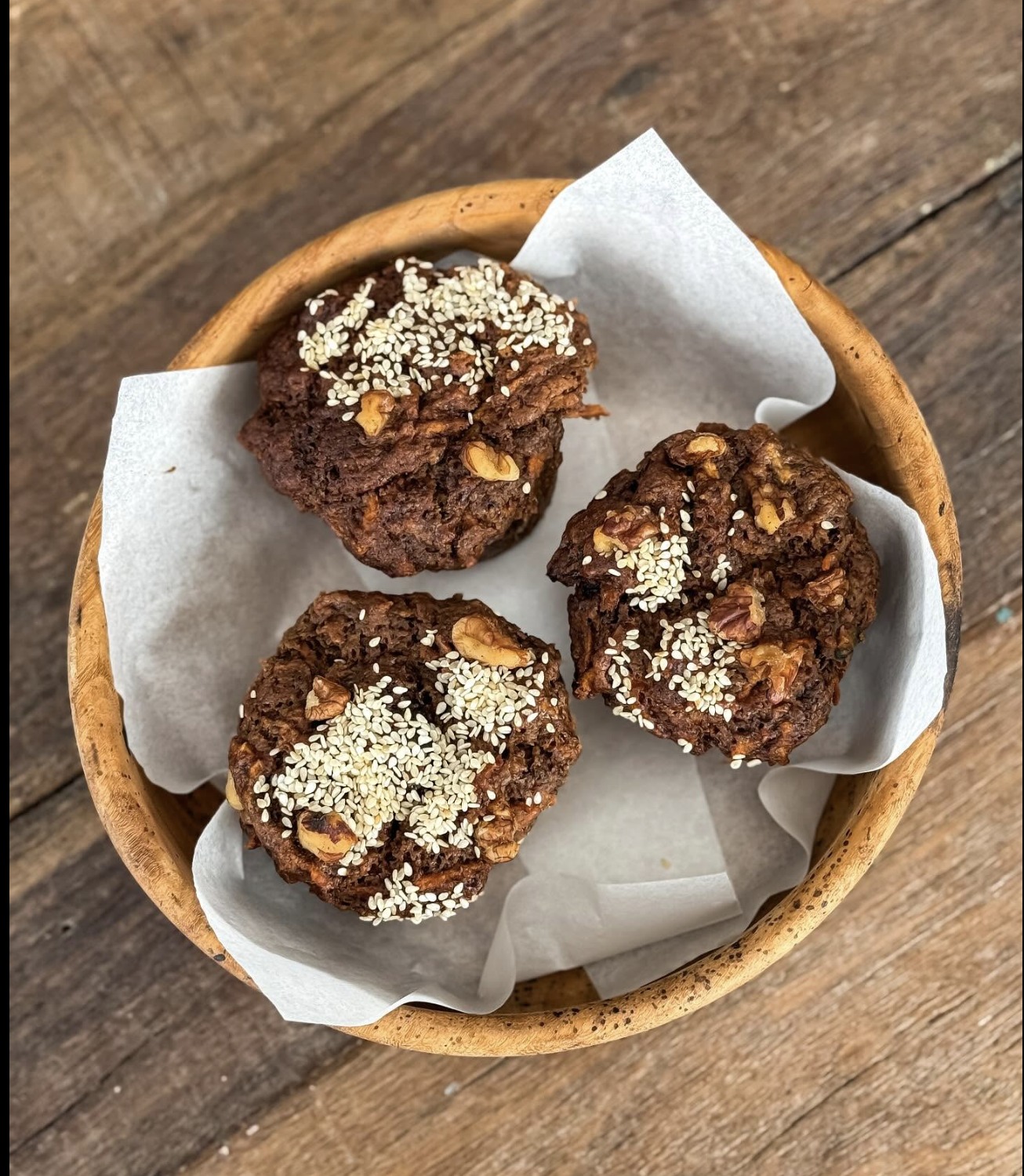 Bran muffins with sesame and walnuts